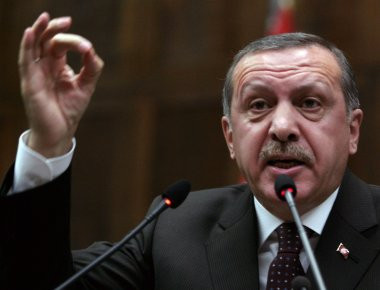 Καταργεί τον Σοπέν ο Ερντογάν - Θέλει να ακούει μόνο οθωμανό συνθέτη στις κηδείες των στρατιωτικών (βίντεο)